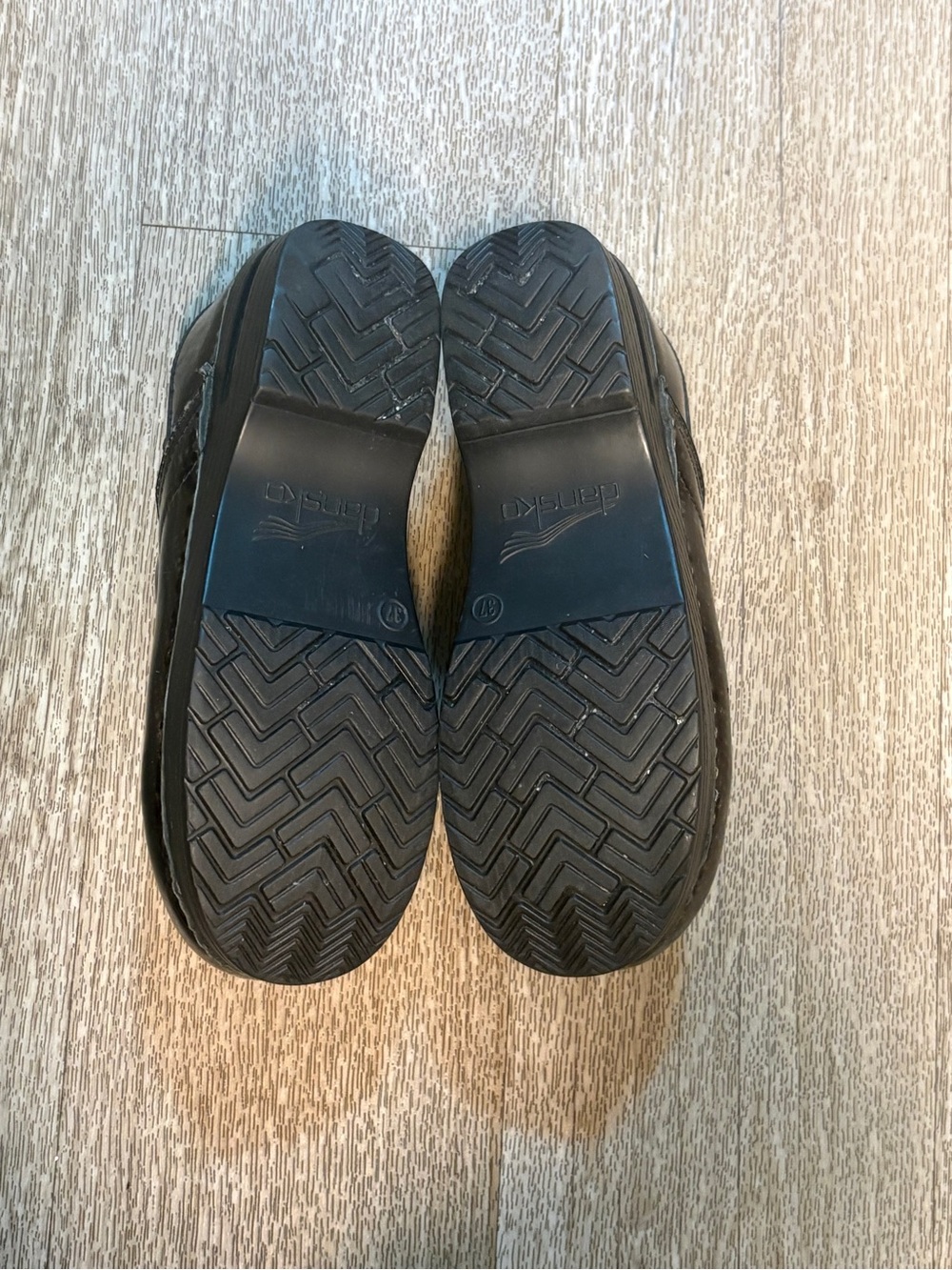 DANSKO SLIP ON SHOES SIZE 37(7) - Picture 9 of 10